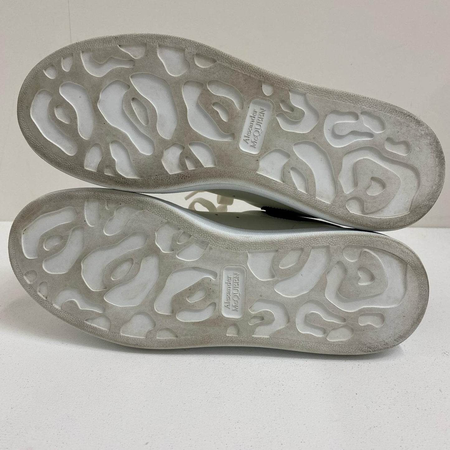 【中古】Alexander McQueen | アレキサンダーマックイーン ｵｰﾊﾞｰｻｲｽﾞﾄﾞｽﾆｰｶｰ スニーカー 553770 ホワイト【加古川店】