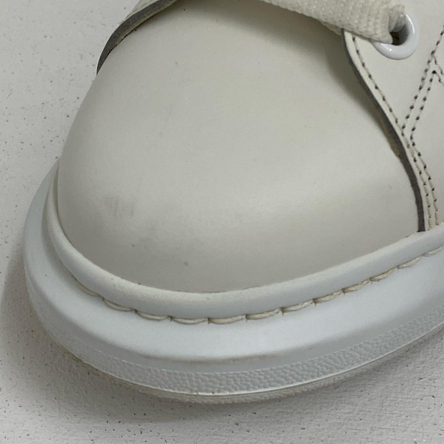 【中古】Alexander McQueen | アレキサンダーマックイーン ｵｰﾊﾞｰｻｲｽﾞﾄﾞｽﾆｰｶｰ スニーカー 553770 ホワイト【加古川店】