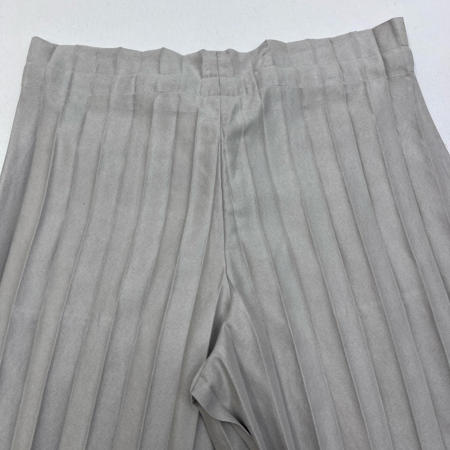 【中古】ISSEY MIYAKE | イッセイミヤケ UBE PLEATS BOTTOMS パンツ MI33FF672 グレー【加古川店】