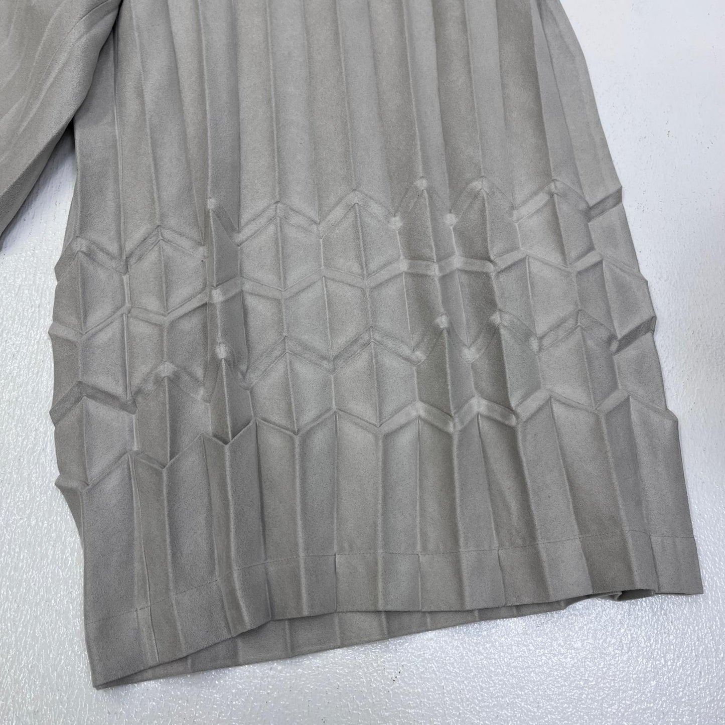 【中古】ISSEY MIYAKE | イッセイミヤケ UBE PLEATS BOTTOMS パンツ MI33FF672 グレー【加古川店】