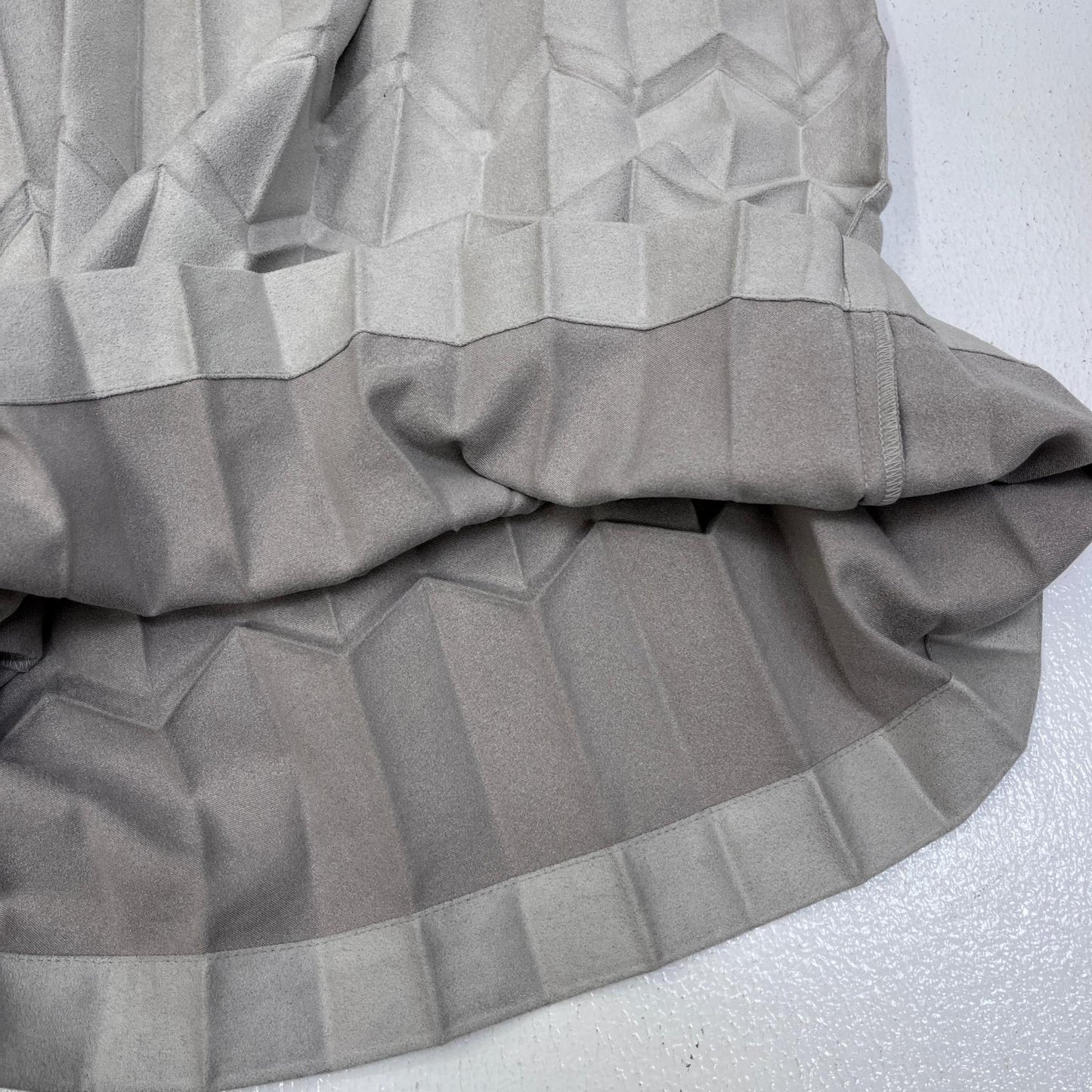 【中古】ISSEY MIYAKE | イッセイミヤケ UBE PLEATS BOTTOMS パンツ MI33FF672 グレー【加古川店】