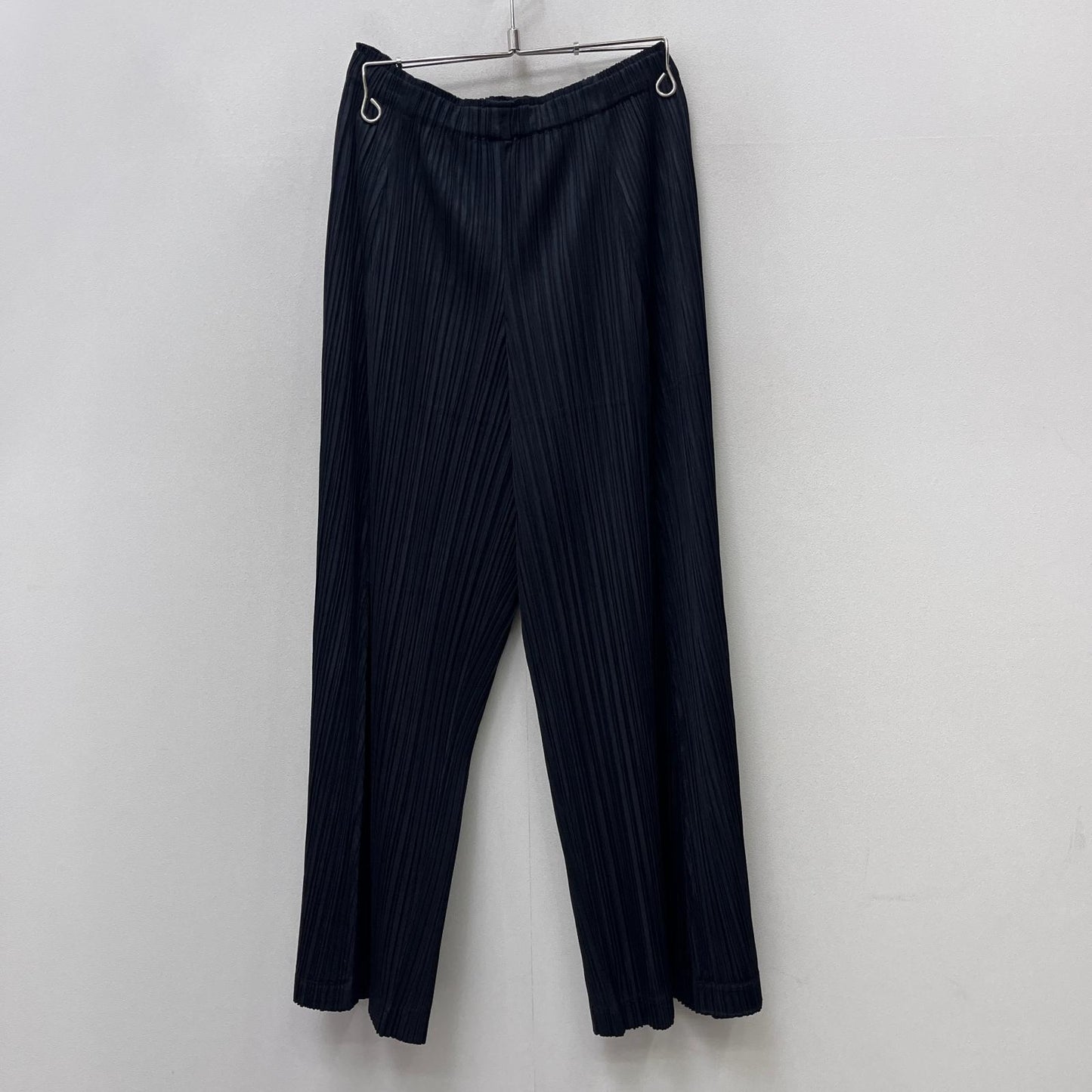 【中古】ISSEY MIYAKE | イッセイミヤケ THICKER BOTTOMS 2 PLEATS PLEASE パンツ PP33JF384 ブラック サイズ：4【加古川店】