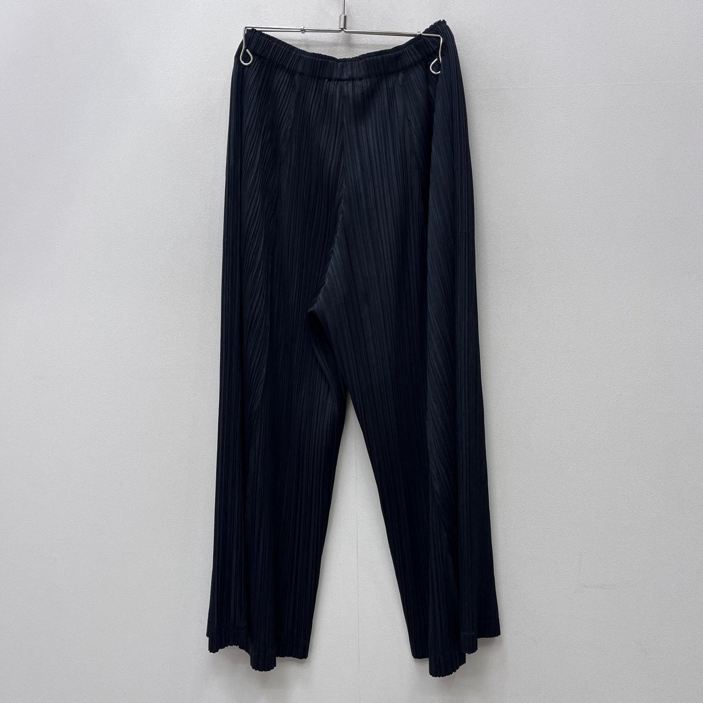 【中古】ISSEY MIYAKE | イッセイミヤケ THICKER BOTTOMS 2 PLEATS PLEASE パンツ PP33JF384 ブラック サイズ：4【加古川店】