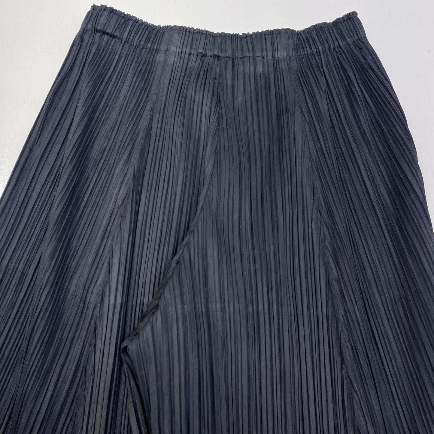 【中古】ISSEY MIYAKE | イッセイミヤケ THICKER BOTTOMS 2 PLEATS PLEASE パンツ PP33JF384 ブラック サイズ：4【加古川店】