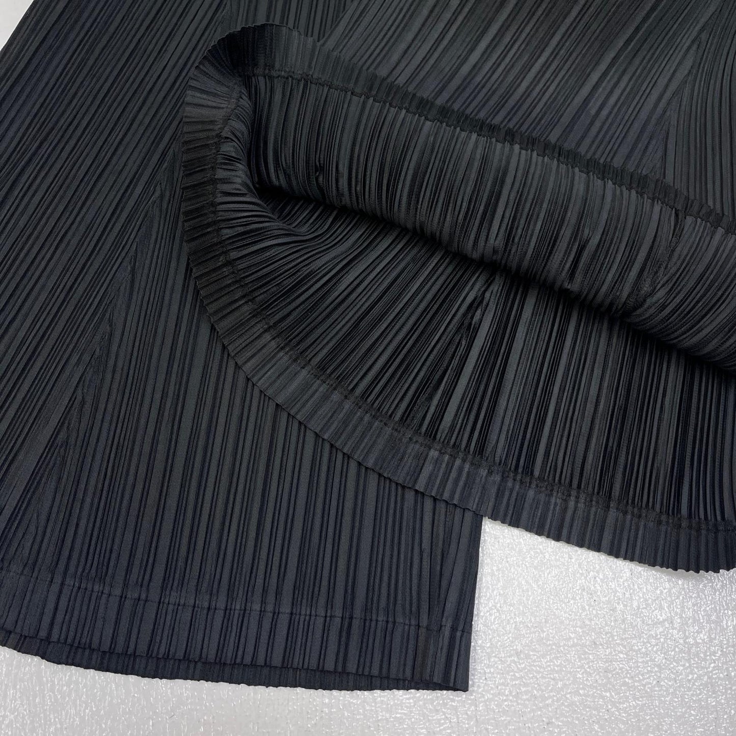 【中古】ISSEY MIYAKE | イッセイミヤケ THICKER BOTTOMS 2 PLEATS PLEASE パンツ PP33JF384 ブラック サイズ：4【加古川店】