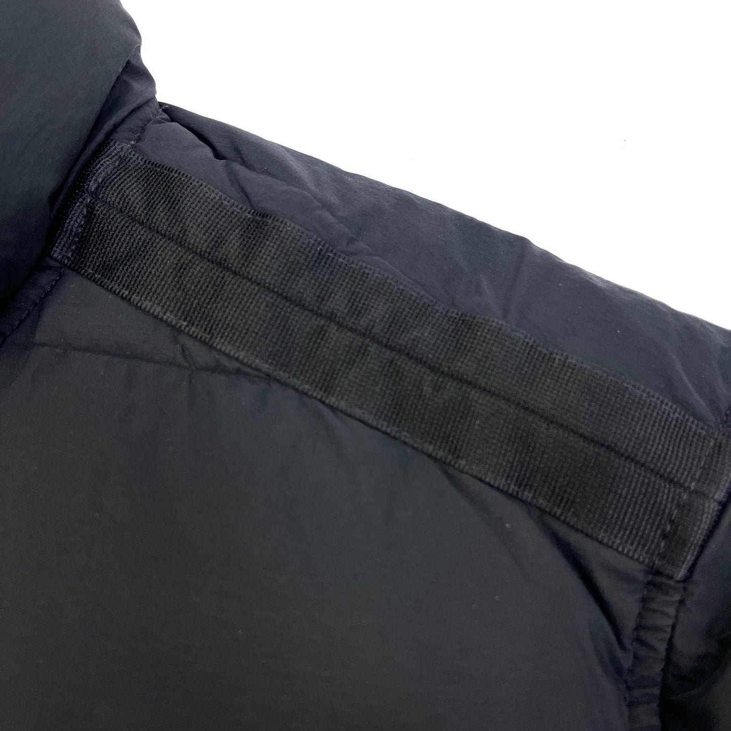 【中古】STONE ISLAND | ストーンアイランド SEAMLESS TUNNEL NYLON DOWN ダウンジャケット 811543028 ブラック サイズ：XL【加古川店】
