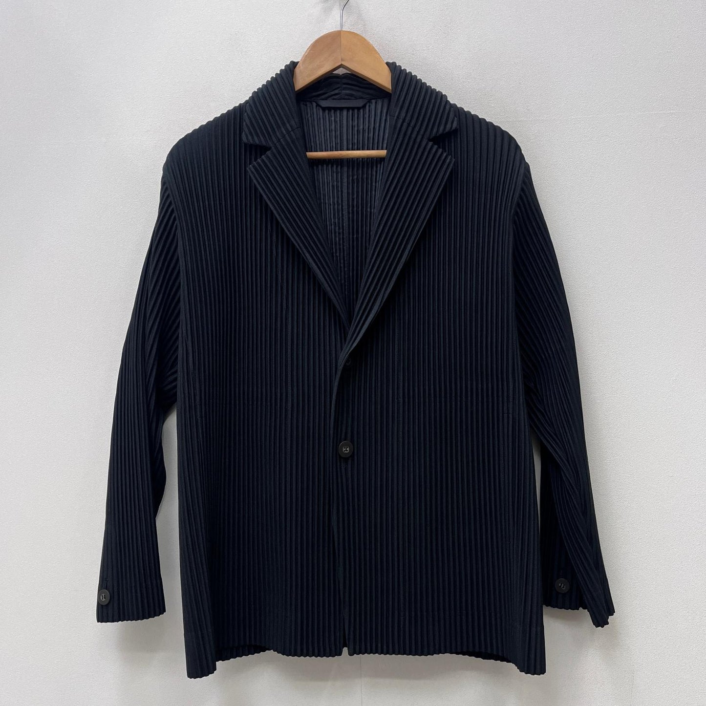 【中古】ISSEY MIYAKE | イッセイミヤケ BASICSプリーツジャケット テーラードジャケット HP55JD501 ブラック サイズ：1【加古川店】