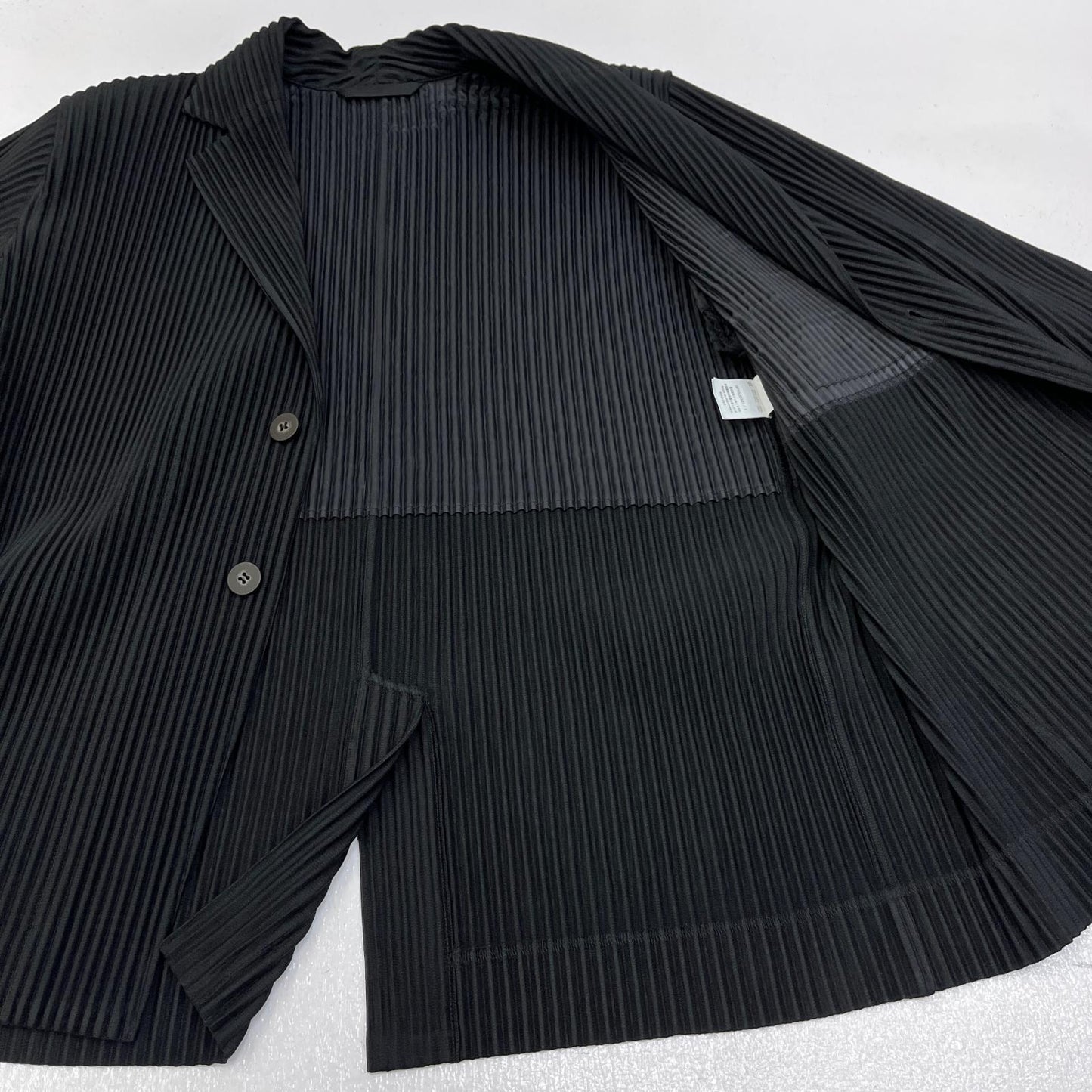 【中古】ISSEY MIYAKE | イッセイミヤケ BASICSプリーツジャケット テーラードジャケット HP55JD501 ブラック サイズ：1【加古川店】