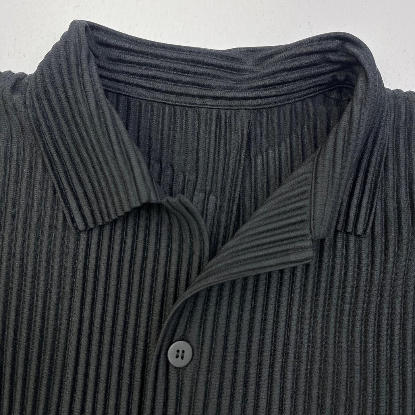 【中古】ISSEY MIYAKE | イッセイミヤケ MONTHLY COLORS : MAY 半袖シャツ HP61JJ051 ブラック サイズ：3【加古川店】