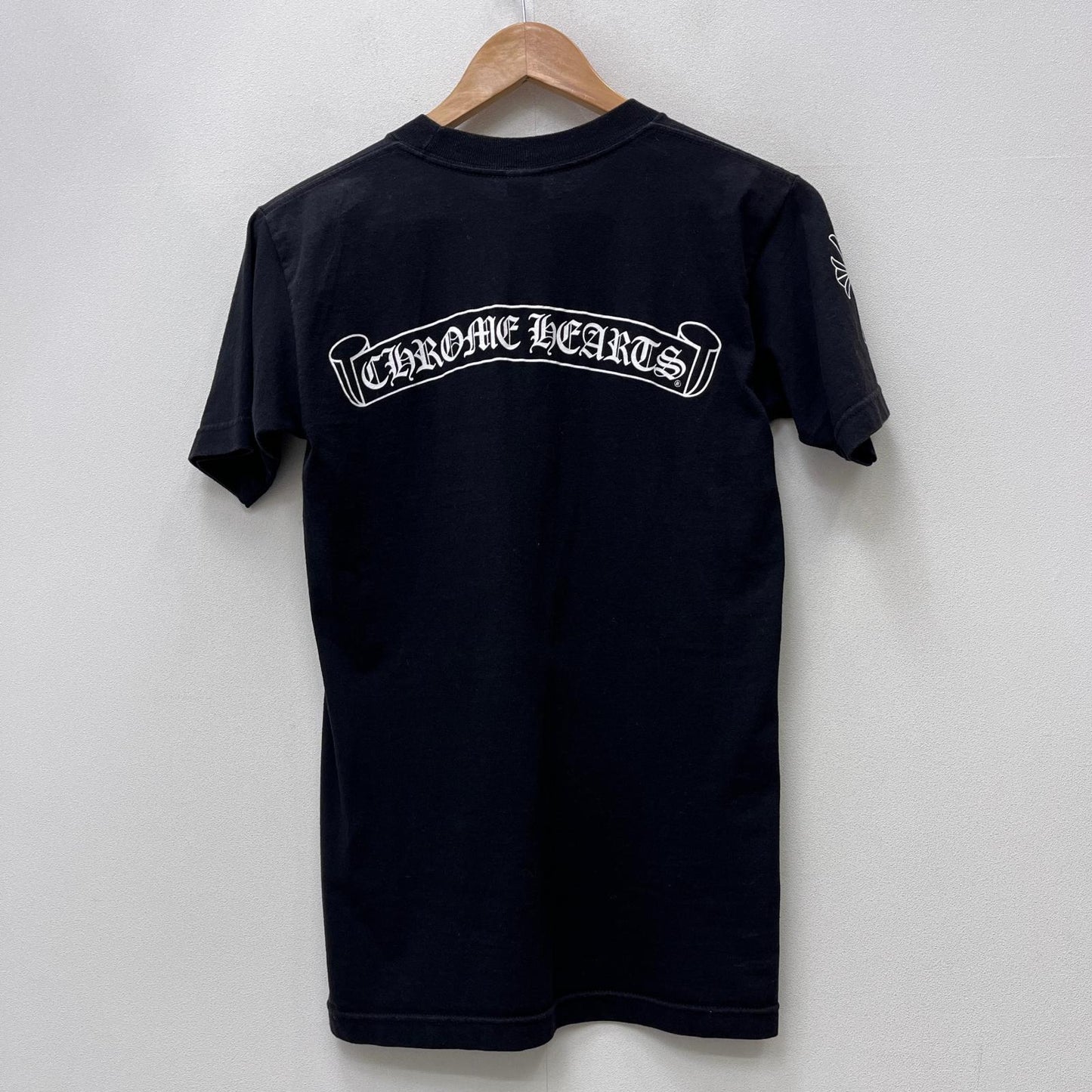 【中古】CHROME HEARTS | クロムハーツ Horseshoe Back Scroll Label 国内正規品 半袖Ｔシャツ 2212-304-0665 ブラック サイズ：S【加古川店】