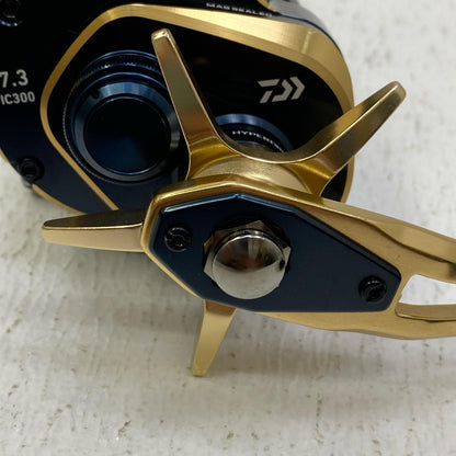 【フィッシング/釣り/釣具/リール】 【ベイトリール/右ハンドル】Daiwa | ダイワ 21ソルティガIC 300H-SJ【加古川店】