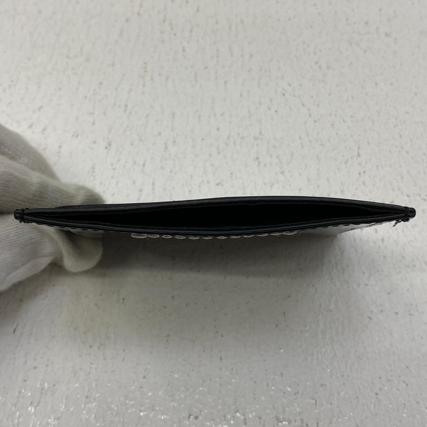 【中古】MM6(Maison Margiela) | エムエムシックスメゾンマルジェラ エンボスロゴ カードホルダー カードケース S54UI0129 P3935 T8013 ブラック【加古川店】