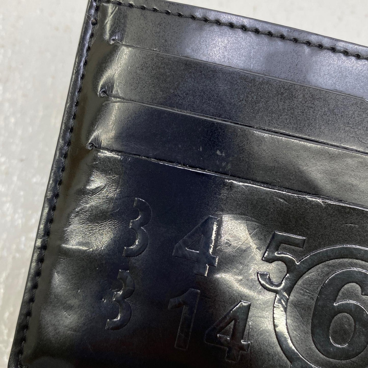 【中古】MM6(Maison Margiela) | エムエムシックスメゾンマルジェラ エンボスロゴ カードホルダー カードケース S54UI0129 P3935 T8013 ブラック【加古川店】
