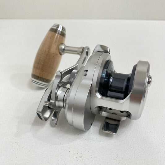 【フィッシング/釣り/釣具/リール】 【ベイトリール/右ハンドル】SHIMANO | シマノ 17オシアジガー カスタムノブ(純正パーツ付き) 1000HG【加古川店】