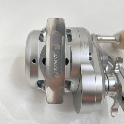 【フィッシング/釣り/釣具/リール】 【ベイトリール/右ハンドル】SHIMANO | シマノ 17オシアジガー カスタムノブ(純正パーツ付き) 1000HG【加古川店】