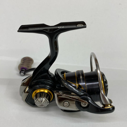 【フィッシング/釣り/釣具/リール】 【スピニングリール】Daiwa | ダイワ 21カルディアFCLT カスタムノブ 2000S【加古川店】