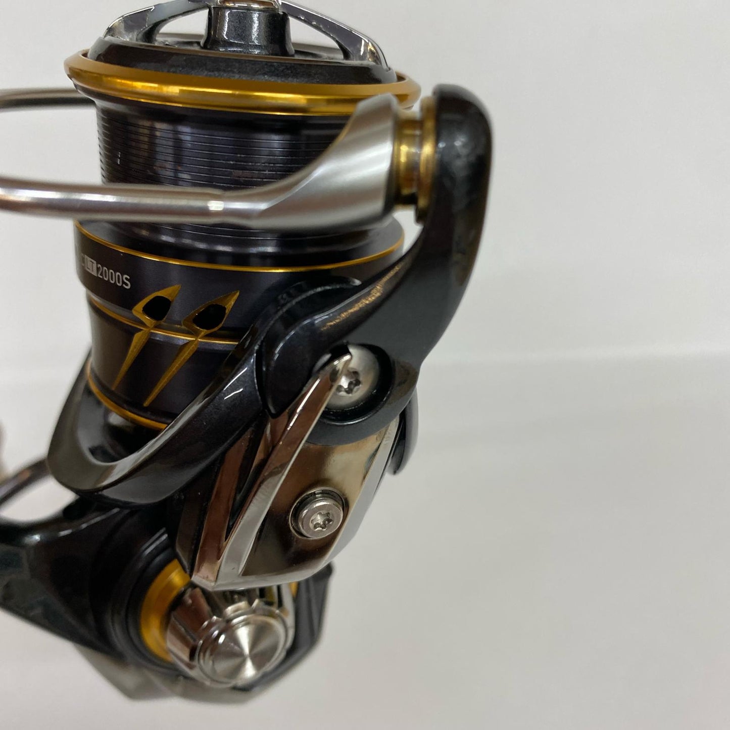 【フィッシング/釣り/釣具/リール】 【スピニングリール】Daiwa | ダイワ 21カルディアFCLT カスタムノブ 2000S【加古川店】