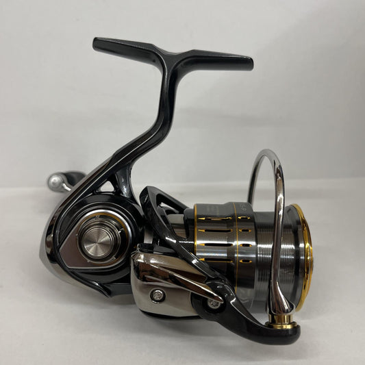 【フィッシング/釣り/釣具/リール】 【スピニングリール】Daiwa | ダイワ 21ルビアスエアリティFCLT 2000S-P【加古川店】