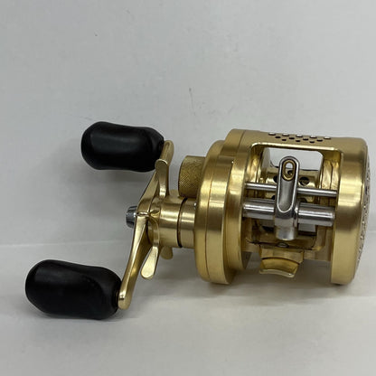 【フィッシング/釣り/釣具/リール】 【ベイトリール/右ハンドル】SHIMANO | シマノ 01カルカッタコンクエスト 100【加古川店】