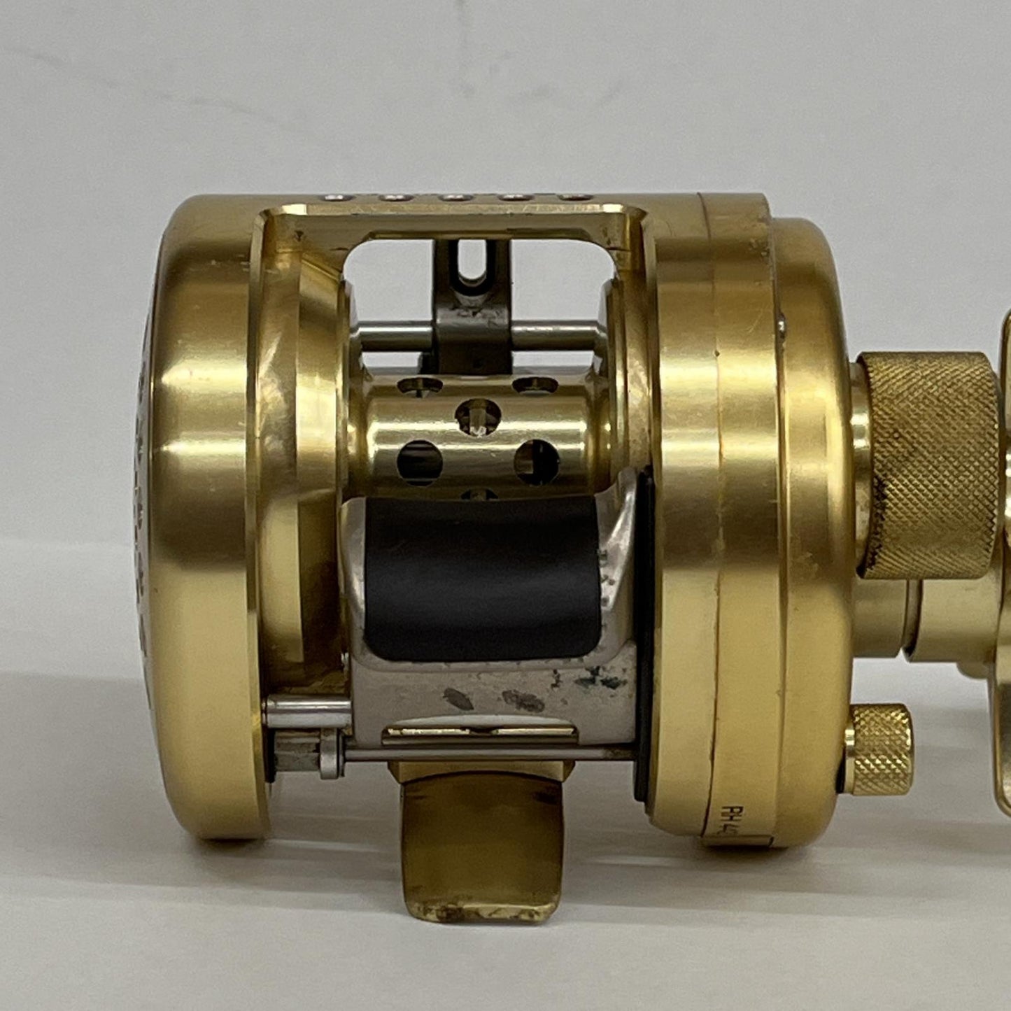 【フィッシング/釣り/釣具/リール】 【ベイトリール/右ハンドル】SHIMANO | シマノ 01カルカッタコンクエスト 100【加古川店】