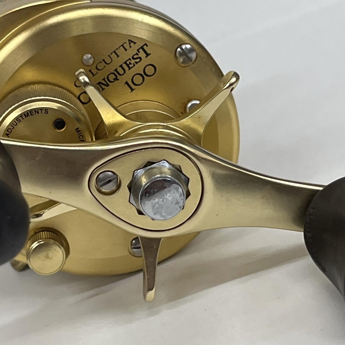 【フィッシング/釣り/釣具/リール】 【ベイトリール/右ハンドル】SHIMANO | シマノ 01カルカッタコンクエスト 100【加古川店】