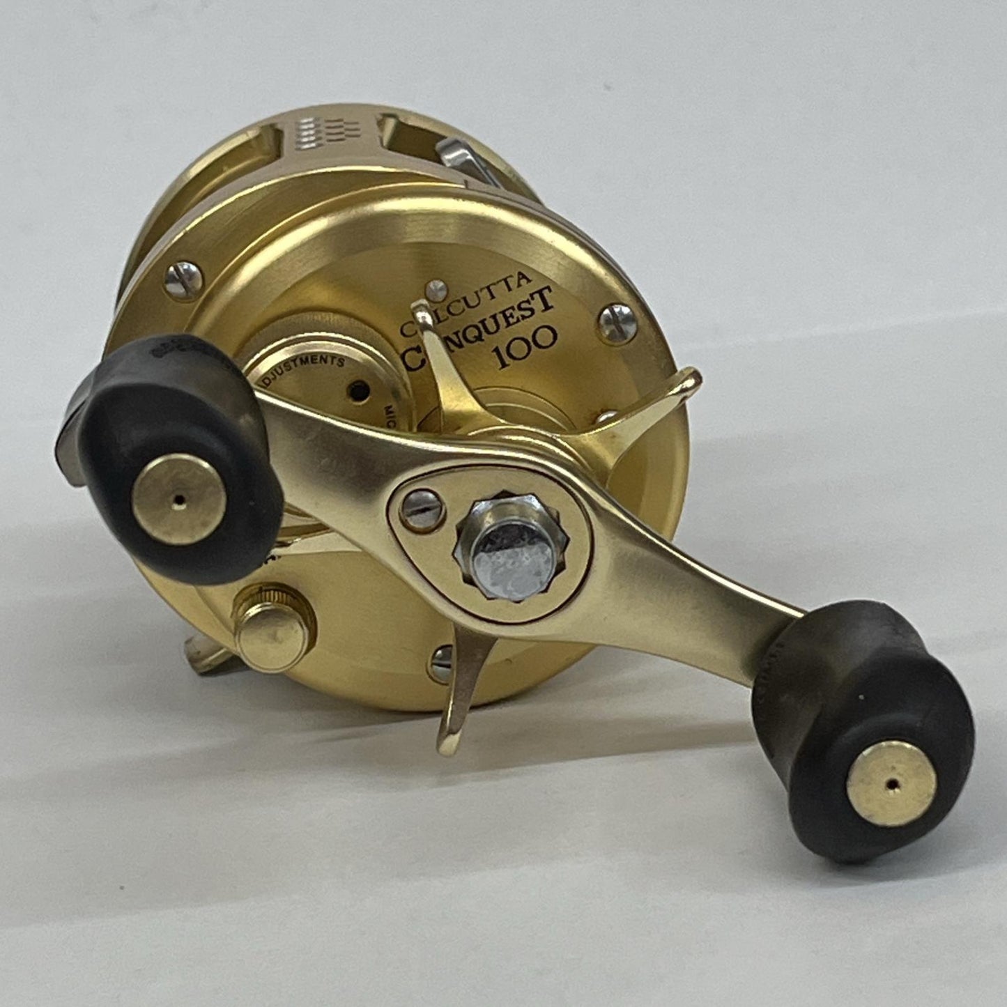【フィッシング/釣り/釣具/リール】 【ベイトリール/右ハンドル】SHIMANO | シマノ 01カルカッタコンクエスト 100【加古川店】