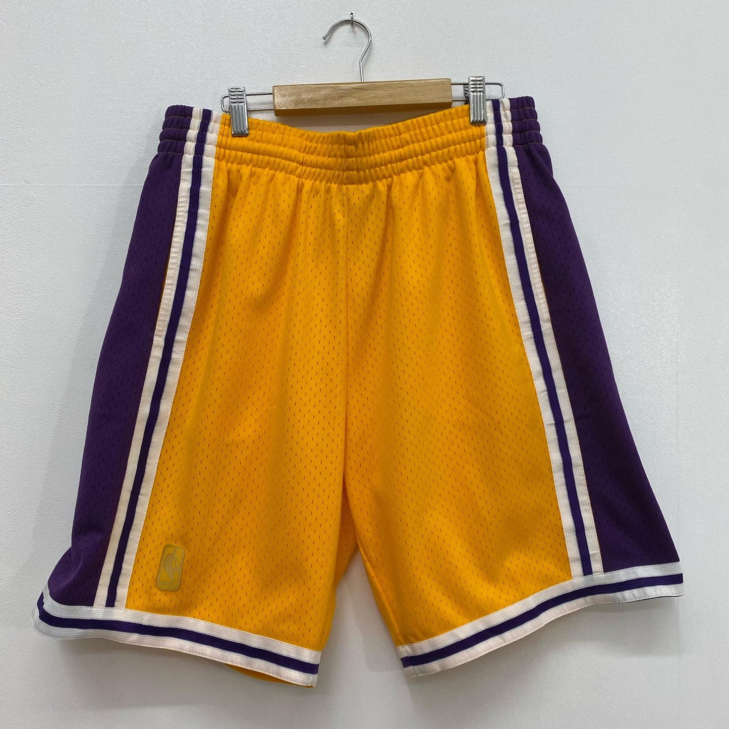 MITCHELL&NESS | ミッシェルアンドネスミッチェルアンドネス MITCHELL&NESS ﾚｲｶｰｽﾞｽｳｨﾝｸﾞﾏﾝNBAﾛｺﾞﾊﾟﾝﾂ size:L【加古川店】