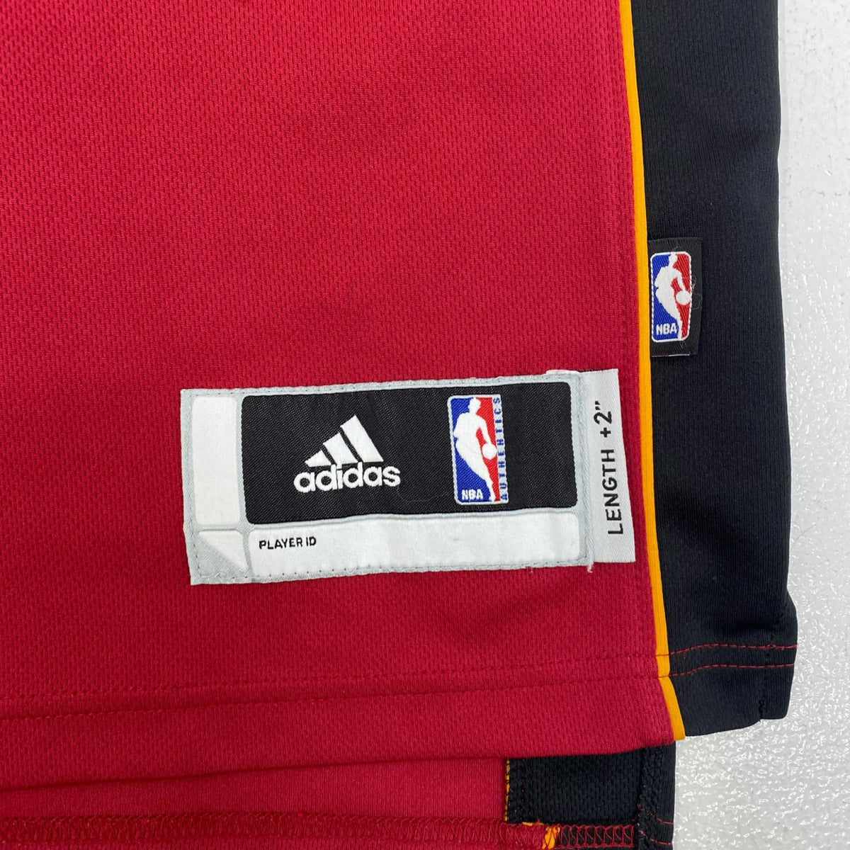 adidas | アディダス adidas ﾏｲｱﾐﾋｰﾄ ﾕﾆﾌｫｰﾑ #6 ﾚﾌﾞﾛﾝ ｼﾞｪｰﾑｽ size:L NBA【加古川店】