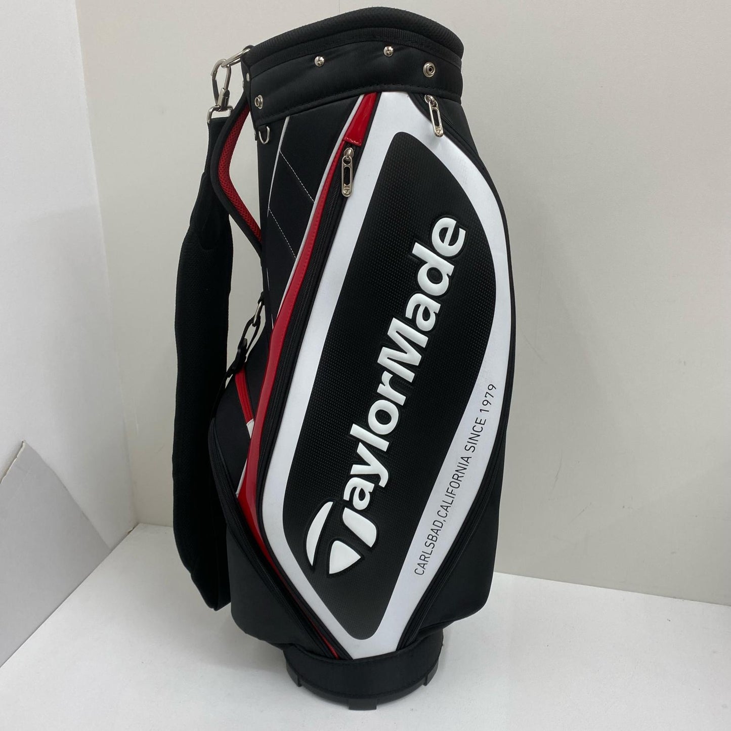 【ゴルフ用品】 TaylorMade | テーラーメイド TaylorMade キャディバッグ UN067 ﾄｩﾙｰﾗｲﾄ ｷｬﾃﾞｨﾊﾞｯｸﾞ ﾌｰﾄﾞ有【加古川店】