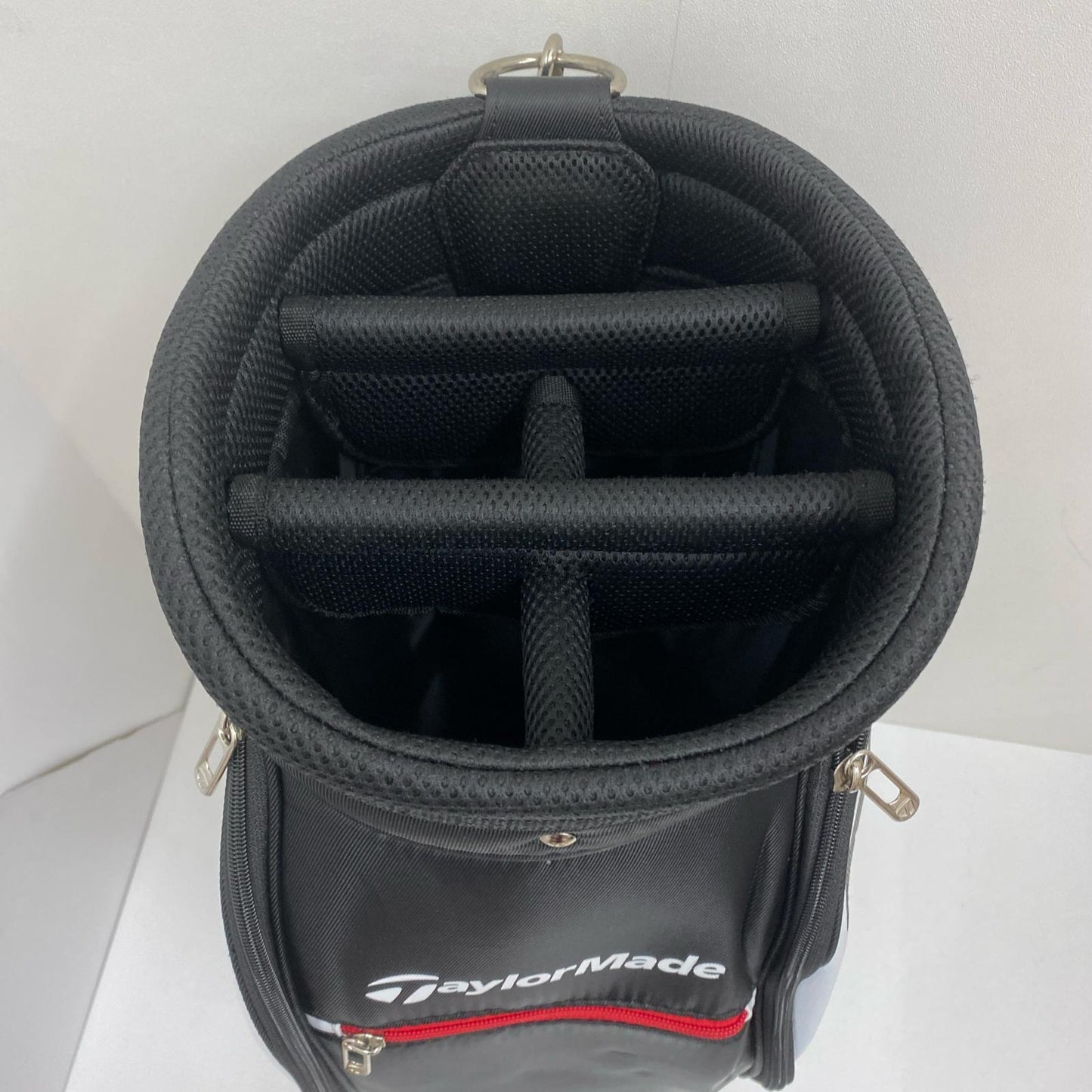 【ゴルフ用品】 TaylorMade | テーラーメイド TaylorMade キャディバッグ UN067 ﾄｩﾙｰﾗｲﾄ ｷｬﾃﾞｨﾊﾞｯｸﾞ ﾌｰﾄﾞ有【加古川店】