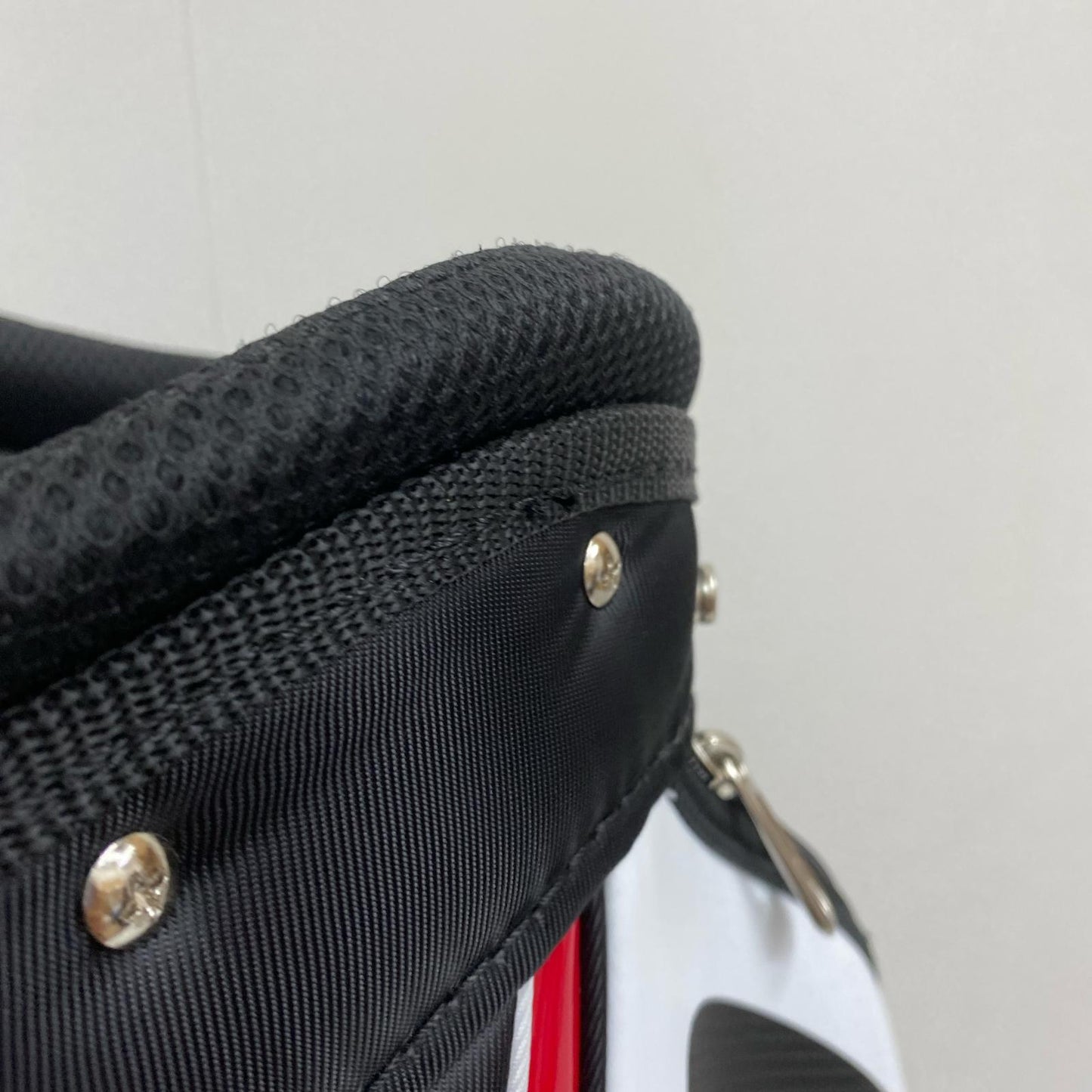【ゴルフ用品】 TaylorMade | テーラーメイド TaylorMade キャディバッグ UN067 ﾄｩﾙｰﾗｲﾄ ｷｬﾃﾞｨﾊﾞｯｸﾞ ﾌｰﾄﾞ有【加古川店】