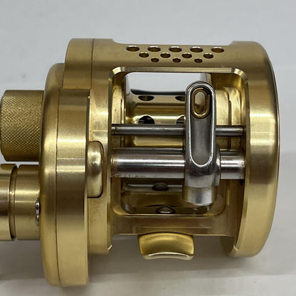 【フィッシング/釣り/釣具/リール】 【ベイトリール/右ハンドル】SHIMANO | シマノ 00カルカッタコンクエスト 200【加古川店】