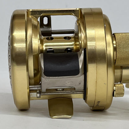 【フィッシング/釣り/釣具/リール】 【ベイトリール/右ハンドル】SHIMANO | シマノ 00カルカッタコンクエスト 200【加古川店】
