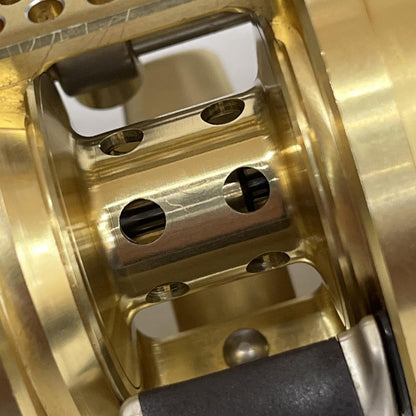【フィッシング/釣り/釣具/リール】 【ベイトリール/右ハンドル】SHIMANO | シマノ 00カルカッタコンクエスト 200【加古川店】