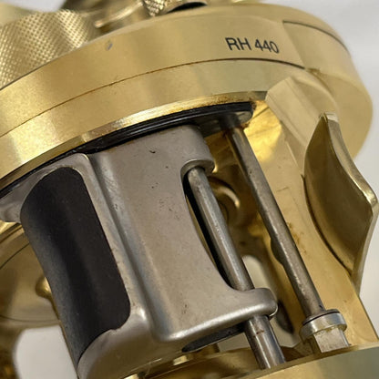 【フィッシング/釣り/釣具/リール】 【ベイトリール/右ハンドル】SHIMANO | シマノ 00カルカッタコンクエスト 200【加古川店】