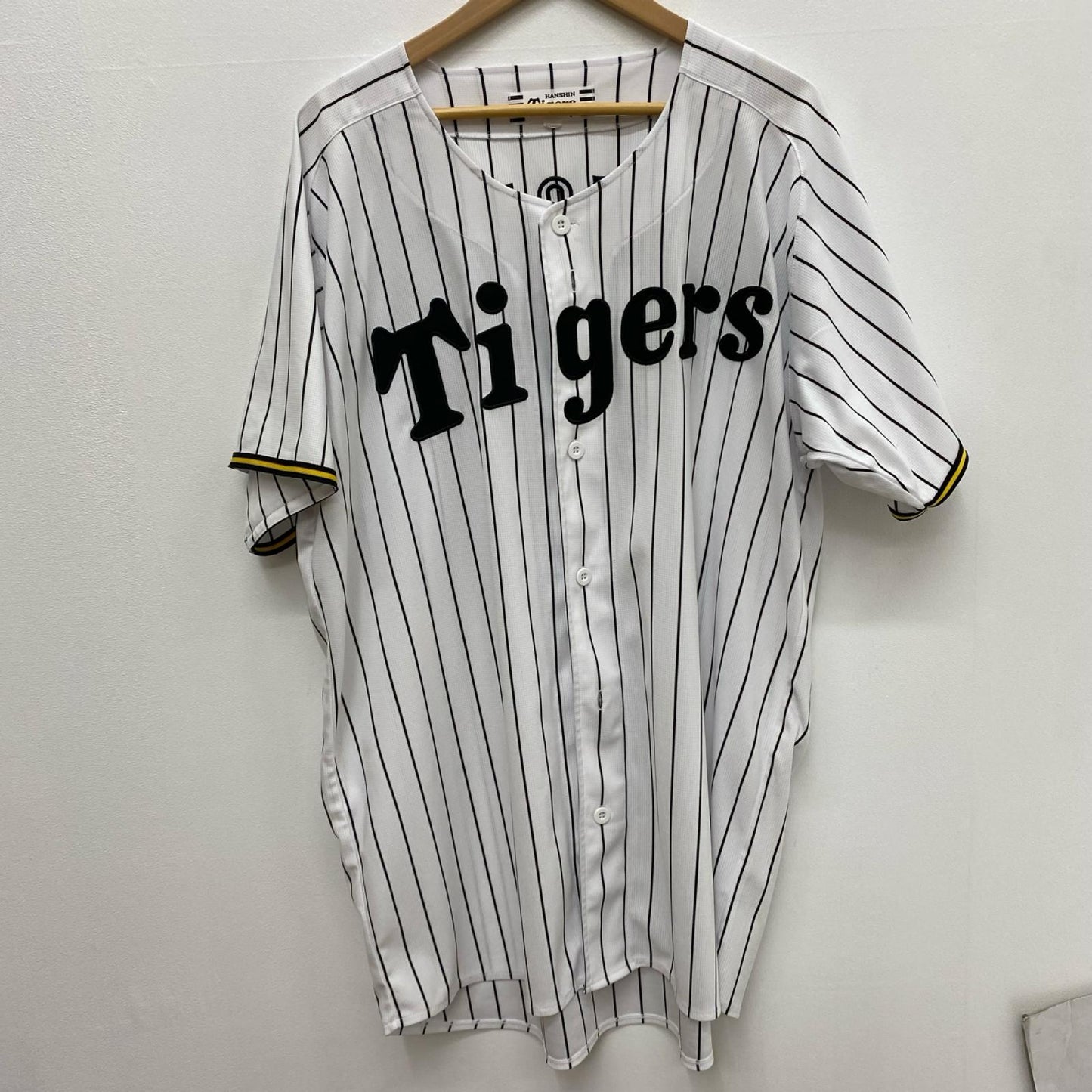 阪神ﾀｲｶﾞｰｽ #1 森下翔太 2025ﾕﾆﾌｫｰﾑ ｻｲｽﾞ:XO 90周年ﾛｺﾞﾜｯﾍﾟﾝ【加古川店】