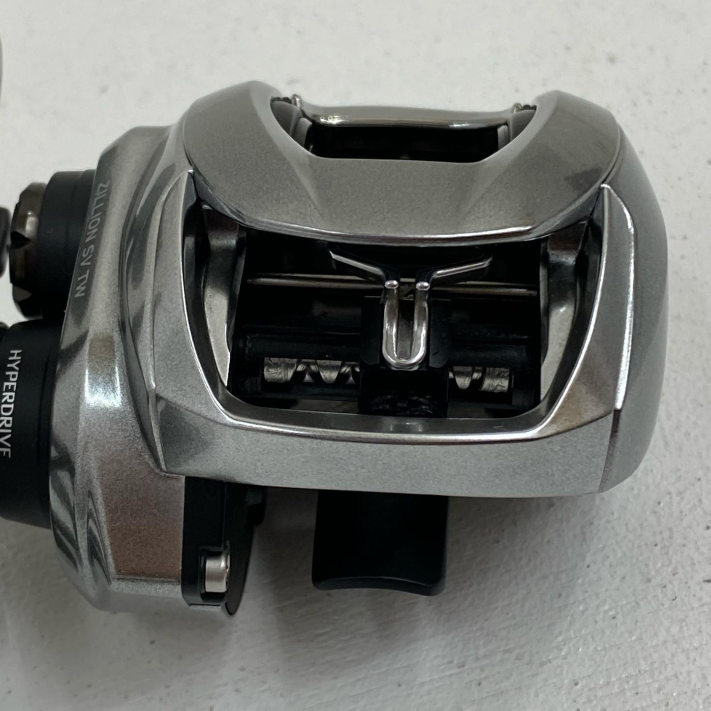 【フィッシング/釣り/釣具/リール】 【ベイトリール/右ハンドル】Daiwa | ダイワ 21ジリオンSVTW 1000H【加古川店】