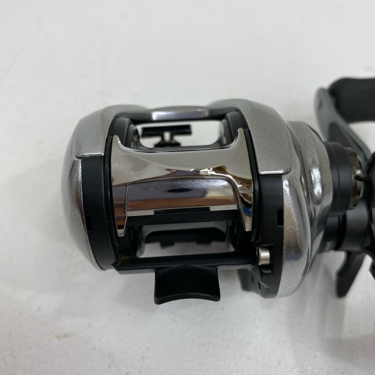 【フィッシング/釣り/釣具/リール】 【ベイトリール/右ハンドル】Daiwa | ダイワ 21ジリオンSVTW 1000H【加古川店】
