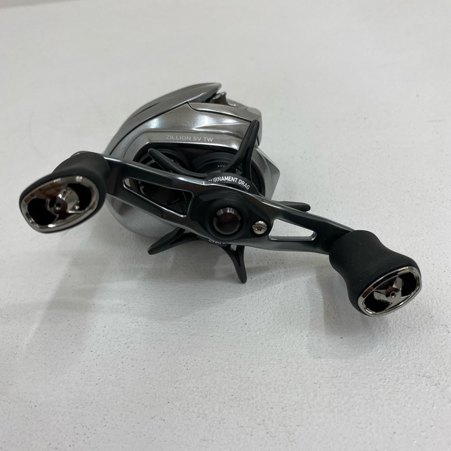 【フィッシング/釣り/釣具/リール】 【ベイトリール/右ハンドル】Daiwa | ダイワ 21ジリオンSVTW 1000H【加古川店】