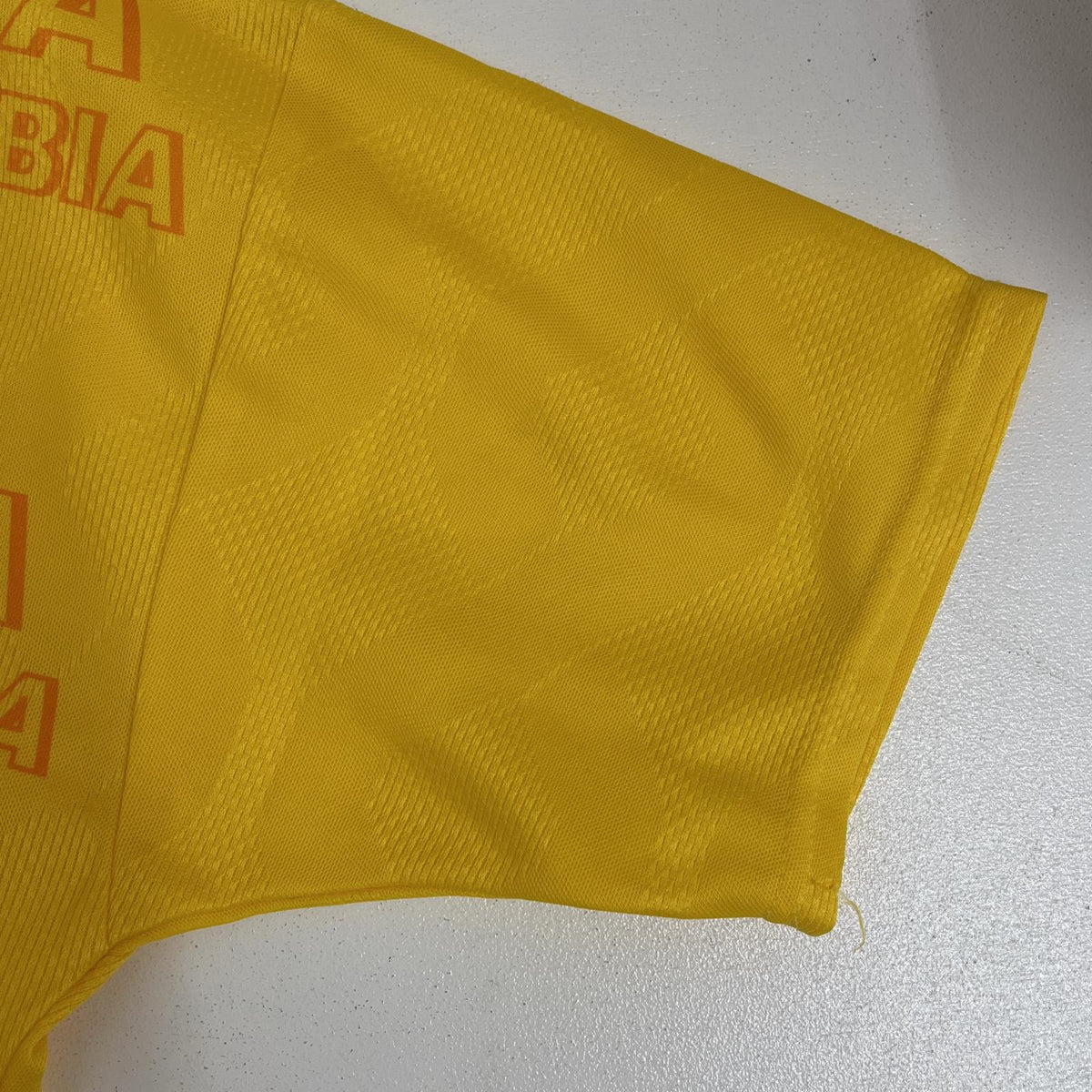 UMBRO 90s ｺﾛﾝﾋﾞｱ代表 ｹﾞｰﾑｼｬﾂ size:M【加古川店】