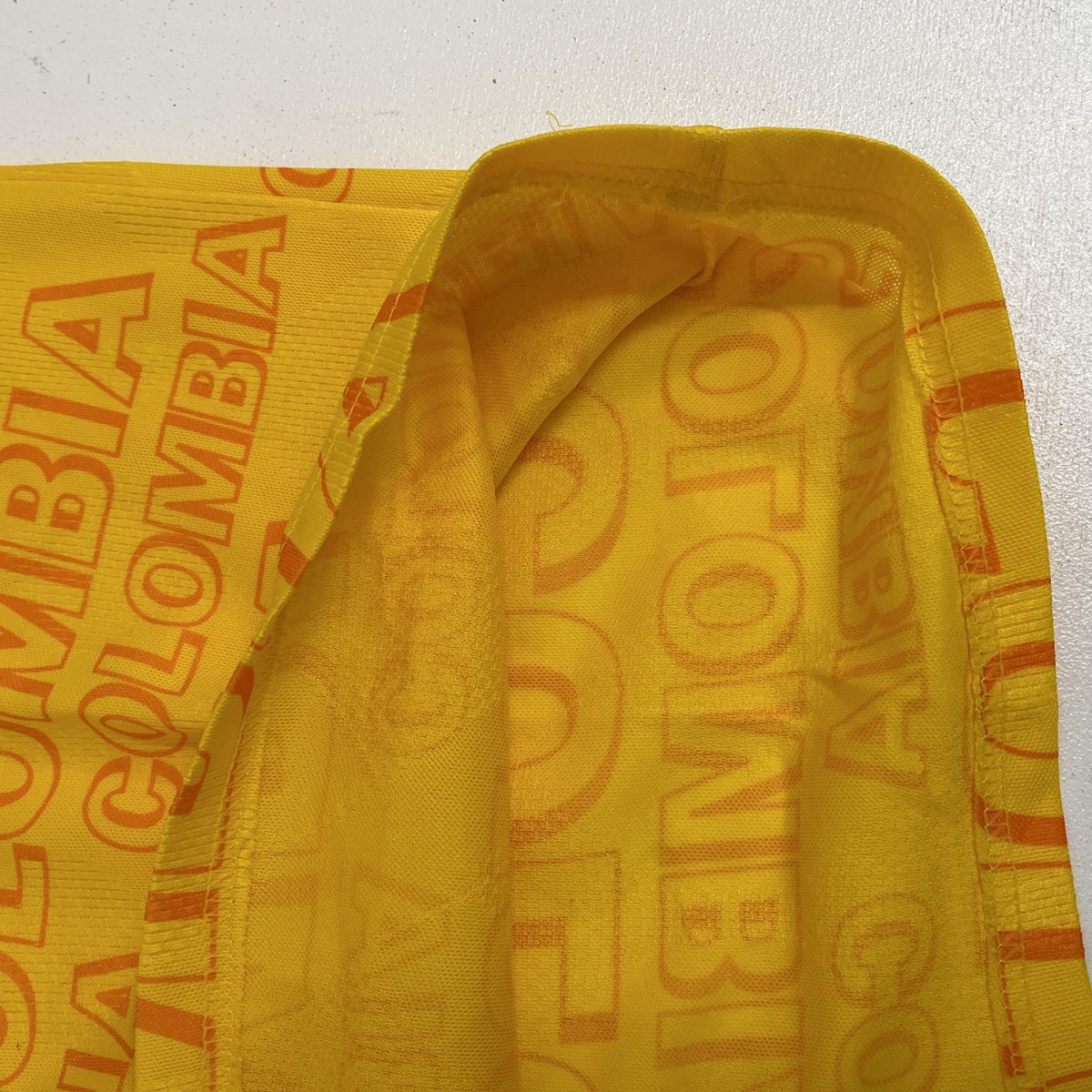 UMBRO 90s ｺﾛﾝﾋﾞｱ代表 ｹﾞｰﾑｼｬﾂ size:M【加古川店】