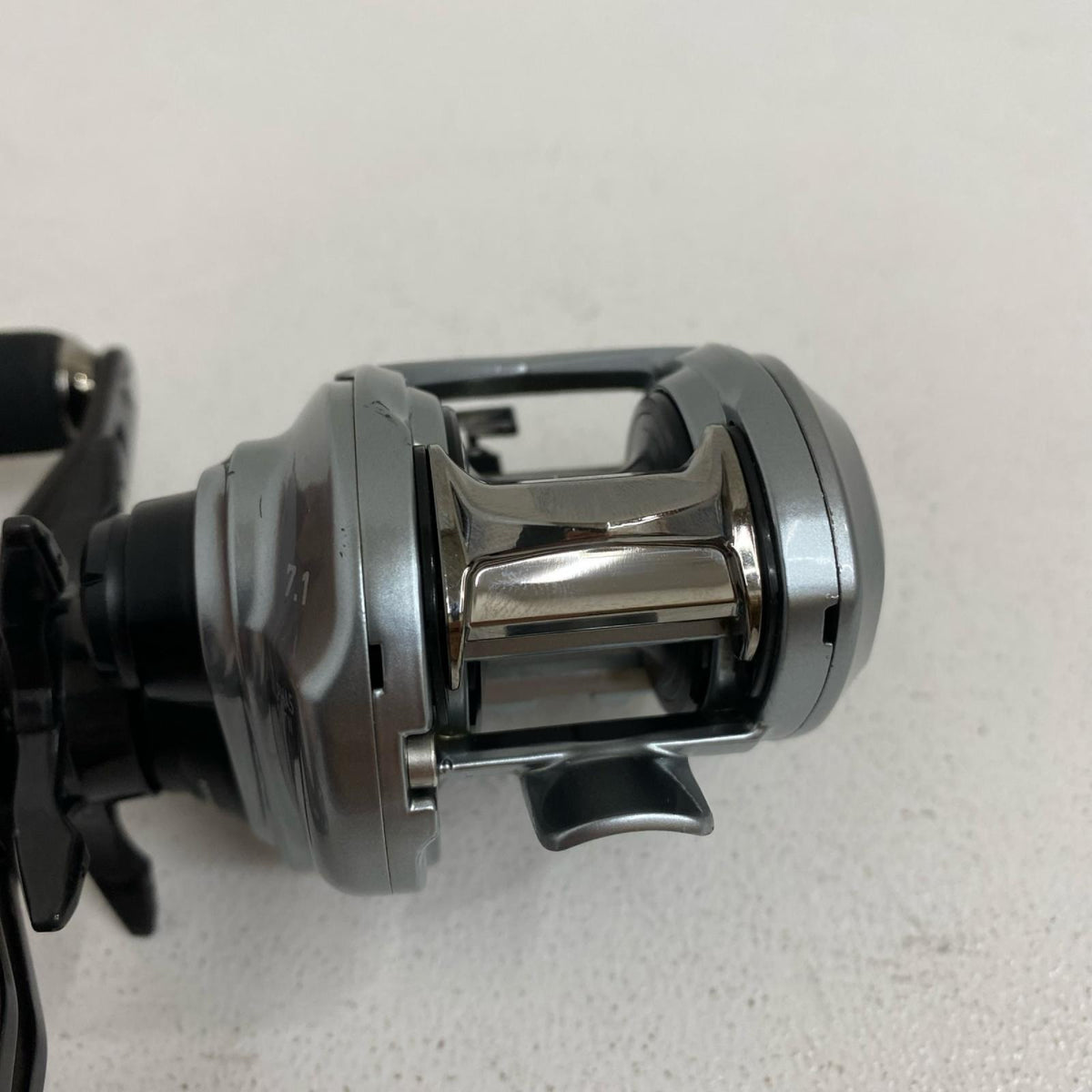 【フィッシング/釣り/釣具/リール】 【ベイトリール/左ハンドル】Daiwa | ダイワ 21アルファス カスタムハンドル 800HL【加古川店】