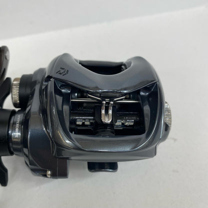 【フィッシング/釣り/釣具/リール】 【ベイトリール/右ハンドル】Daiwa | ダイワ 25タトゥーラSVTW 100【加古川店】