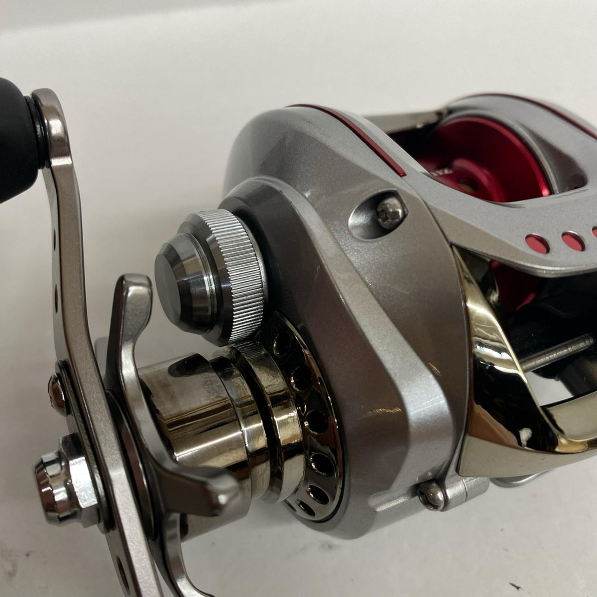 【フィッシング/釣り/釣具/リール】 【ベイトリール/右ハンドル】Daiwa | ダイワ TDジリオン 100SH【加古川店】