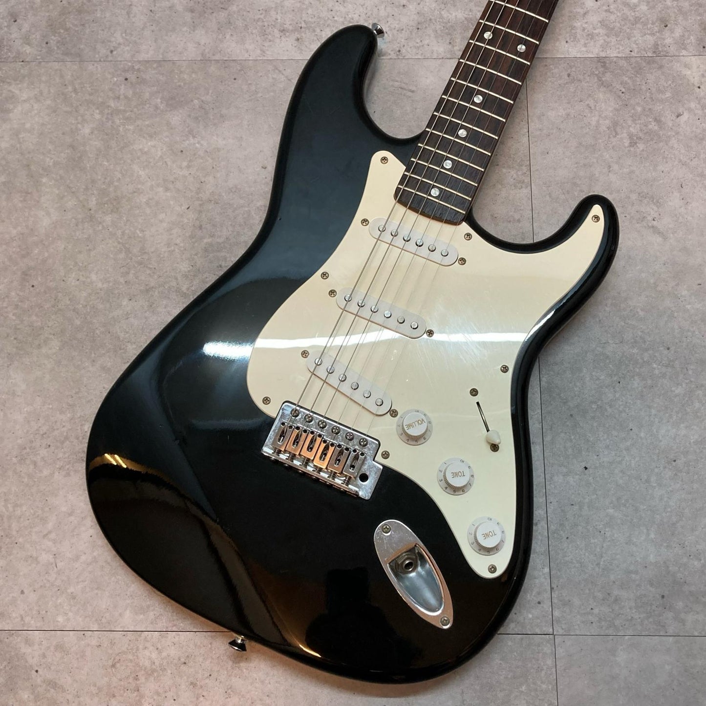 Squier by Fender | スクワイヤバイフェンダー 楽器 Bullet Strat【三重本店】