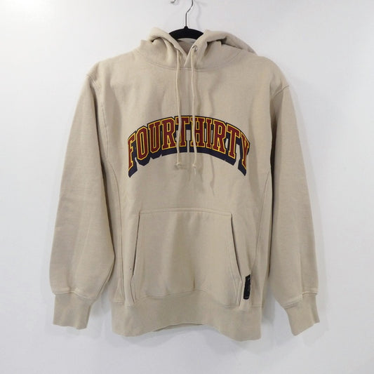 【中古】430 - FOURTHIRTY - | フォーサーティー ARCH COLLAGE P/O PARKA パーカー 22-175 ベージュ