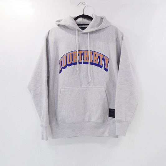 【中古】430 - FOURTHIRTY - | フォーサーティー ARCH COLLAGE P/O PARKA パーカー 22-175 グレー