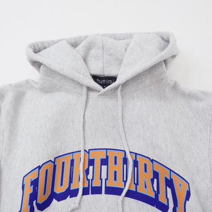 【中古】430 - FOURTHIRTY - | フォーサーティー ARCH COLLAGE P/O PARKA パーカー 22-175 グレー