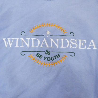 【中古】WIND AND SEA | ウィンダンシーウインダンシー BE YOUTH TOWN CREW NECK スウェット WDS-10TH-CS-10 ライトブルー サイズ：M