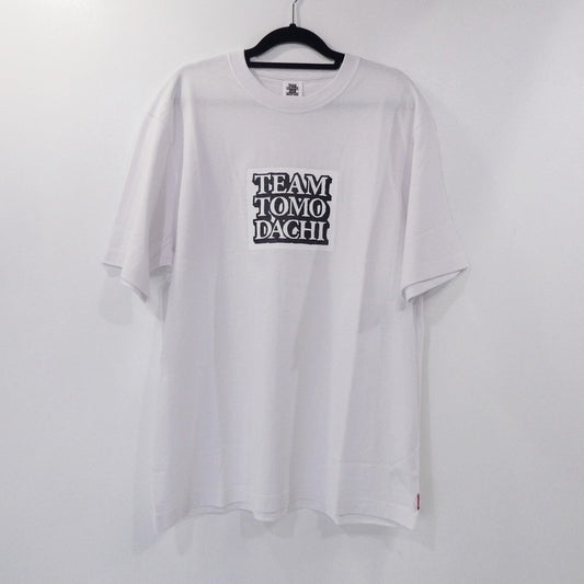 【中古】BlackEyePatch | ブラックアイパッチ TEAM TOMODACHI LABEL TEE 半袖Ｔシャツ BEPSS24EI28 ホワイト サイズ：L